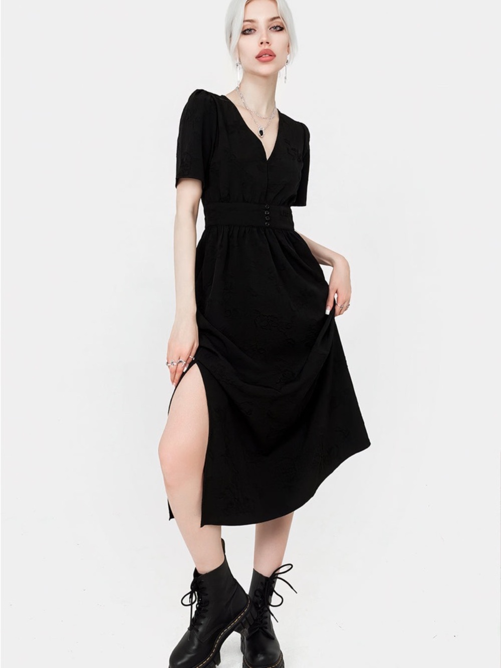 Disturbia Medea Jacquard V-Neck Midaxi
Dress Size US 6 (Like Medium)